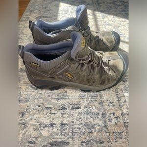 Keen hiking shoes Women's 9.5
